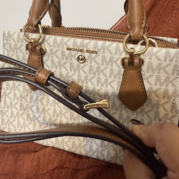 Michael Kors Tan and Cream Satchel - Picture 2 of 4